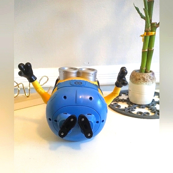 Minions Dave Minion- Despicable Me Talking and posable - Picture 5 of 6